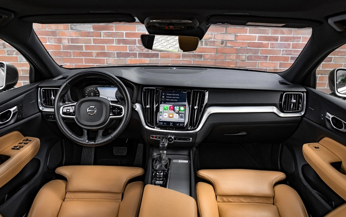 Volvo V60 cena 114900 przebieg: 104584, rok produkcji 2019 z Gryfice małe 781